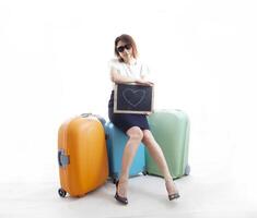 mujer de negocios con su maletas esperando para amor foto