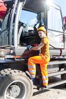 driver gets on his truck in landfill photo