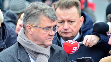 varsovia, Polonia. 7 7 febrero 2024. ex parlamentario desde el pis fiesta maciej wasik durante un prensa conferencia en frente de el sejm foto