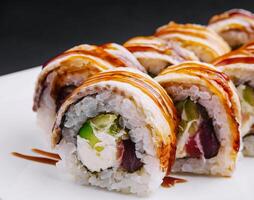 delicioso Canadá Sushi rodar con teriyaki foto