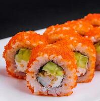 macro Disparo de California maki Sushi rollos con arroz foto