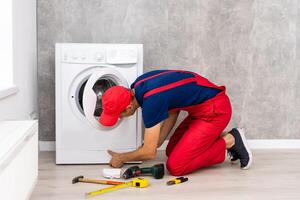 Master repairs the broken washing machine photo