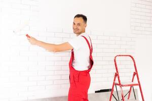 Man painting the wall, master wall painter photo