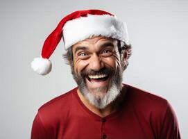 ai generado alegre Papa Noel noel Navidad, nuevo año y celebracion concepto - sonriente Papa Noel claus hipster en rojo sombrero. Navidad hombre con barba. foto