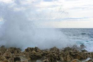 waves crashing on rocks photo