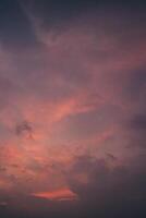 hermosa puntos de vista de el puesta de sol cielo y amanecer cielo con vistoso nubes foto