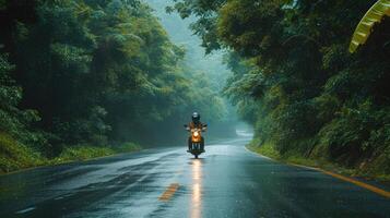 ai generado un moto conductor navegando mediante el lluvia en un densamente arbolado camino, el reluciente gotas de lluvia y lozano follaje creando un cautivador ambiente de de la naturaleza abrazo foto