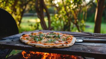 ai generado un pulcro webber parrilla chisporrotea con el aroma de Pizza siendo expertamente cocido en un pintoresco parque configuración, evocando el ambiente de al aire libre culinario deleite y camaradería. foto