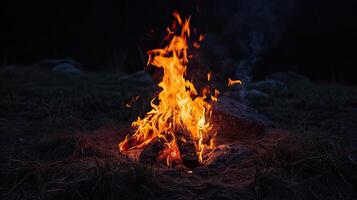 ai generado un flameante fuego en contra un oscuro negro fondo, evocando un primitivo sentido de comodidad y intriga en medio de el oscuridad. foto