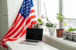 Estados Unidos bandera y vídeo por computadora portátil, video conferencia foto