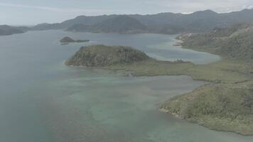 beauté aérien métrage coup de poing Mandeh pesir Sélatan, Ouest Sumatra, Indonésie 4k drone vidéo cinématographique Couleur profil video