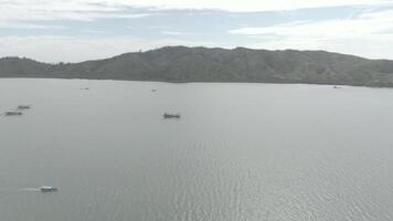 beauté aérien métrage coup de poing Mandeh pesir Sélatan, Ouest Sumatra, Indonésie 4k drone vidéo cinématographique Couleur profil video