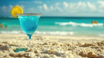 ai generado azul cóctel soportes en playa arena, un refrescante vista, ai generado. foto