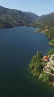 vertical vídeo de natural paisaje desde nacional parque de geres, Portugal video