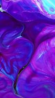 vertical líquido cor pintura padrões textura topo visualizar. multicolorido líquido pintura superfície. video