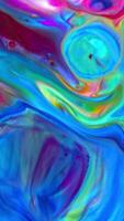 Vertikale Flüssigkeit Farbe Farbe Muster Textur oben Sicht. Mehrfarbig Flüssigkeit Farbe Oberfläche. video