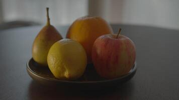 orgánico naranja manzana Pera frutas comida nutrición con vitaminas antecedentes video