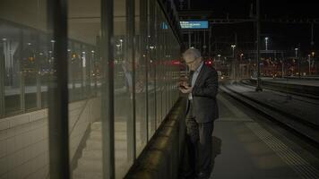 Ceo Manager Entrepreneur Arguing on Mobile Phone in the City at Night video