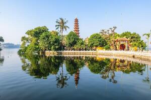 tran quoc pagoda, alias khai quoc , el más antiguo budista templo en Hanoi, Vietnam foto