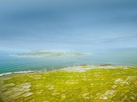 hermosa aéreo paisaje de perfecto isla, parte de aran islas, irlanda.inishmore, inishmaan, perfecto todas Tres islas en uno foto