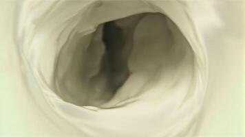 ein Whirlpool von frisch Milch. oben Sicht. Makro Hintergrund. gefilmt auf ein schnelle Geschwindigkeit Kamera beim 1000 fps. hoch Qualität fullhd Aufnahmen video