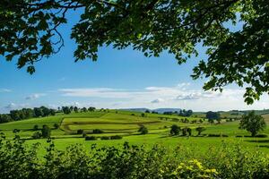 paisaje foto de el colinas y claro cielo en Yorkshire valles