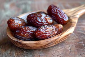 ai generado cerca arriba Ramadán concepto de madera cuchara con medjool fechas, muy nutritivo foto