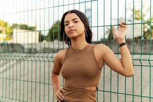 retrato de latín americano joven mujer. foto