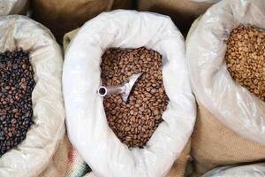 un bolso de café frijoles de venta a Estanbul mercado foto