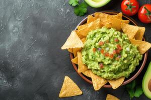 ai generado de cerca aguacate guacamole inmersión con tortilla papas fritas nachos foto