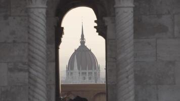 budapest, Ungheria - ungherese parlamento edificio punto di riferimento popolare turista destinazione - Gotico rinascita stile Rinascimento rinascita architettura cupola video