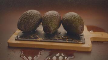färsk organisk avokado frukt mat bakgrund video