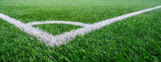 ai generado de cerca de un fútbol campo esquina línea. el lozano verde de tono es mostrado en cerca detalle. Listo para un fútbol americano fósforo. panorama con Copiar espacio. foto