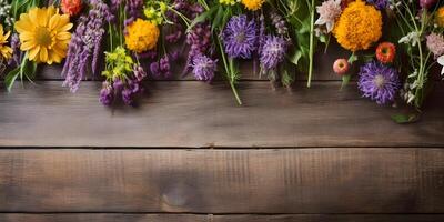 ai generado verano jardín flores en de madera fondo, plano laico bandera composición. san valentin, De las mujeres, madres día, cumpleaños o Boda concepto. parte superior vista. Copiar espacio. generado ai. foto