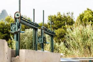 The old mechanism for shutoff of water in the channel, the chain photo