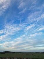 más hermosa colores de cielo y nubes durante puesta de sol terminado Inglaterra Reino Unido foto