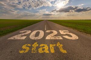 numbers 2025 go and start on asphalt road highway with sunrise or sunset sky background. concept of destination in future, freedom, work start, run, planning, challenge, target, new year photo