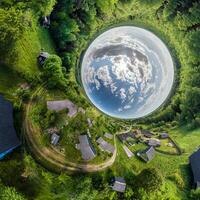 azul esfera dentro con vista a aldea, urbano desarrollo en bosque. transformación de esférico 360 panorama en resumen aéreo vista. foto