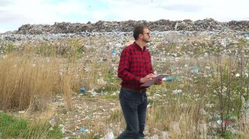 des ordures déverser inspecteur enregistrements la pollution niveau video