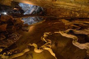 vjetrenica es el mas grande cueva en bosnia y herzegovina, y el más biodiverso cueva en el mundo. foto