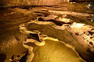vjetrenica es el mas grande cueva en bosnia y herzegovina, y el más biodiverso cueva en el mundo. foto