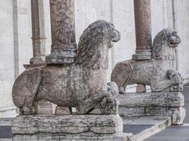 detalle de medieval catedral de san vigilio Hazme gótico estilo, trento , Italia foto