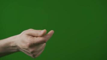 hand- met snappen vingers Aan groen scherm achtergrond mannetje hand- video