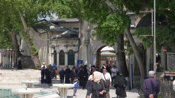 Turquía Estanbul 22 mayo 2023. interior de Oye arriba sultán mezquita en Estanbul video