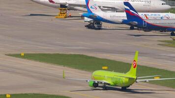 SOCHI, RUSSIA - JULY 29, 2022. Boeing 737 of S7 Airlines departure at Sochi airport, rear view. Tourism and travel concept. video