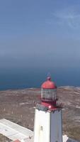 Vertikale Video von Berlengas Insel im Portugal Antenne Aussicht