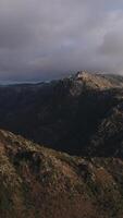 Vertikale Video von Berge Hintergrund