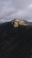 verticale video di montagne sfondo