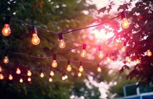 ai generado difuminar de rojo luces a oscuridad en jardín cuerda fest foto