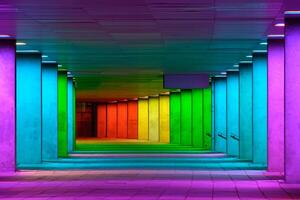 vistoso multicolor iluminado galería túnel cerca museo parque, rotterdam, el Países Bajos foto